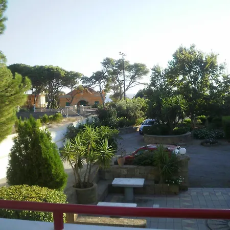 Pefkos Filoxenia 4* Πεύκος