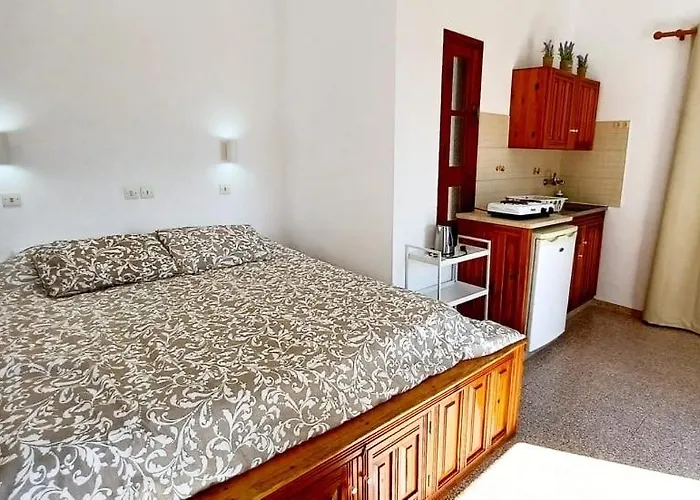 Pefkos Filoxenia 公寓式酒店 4*
