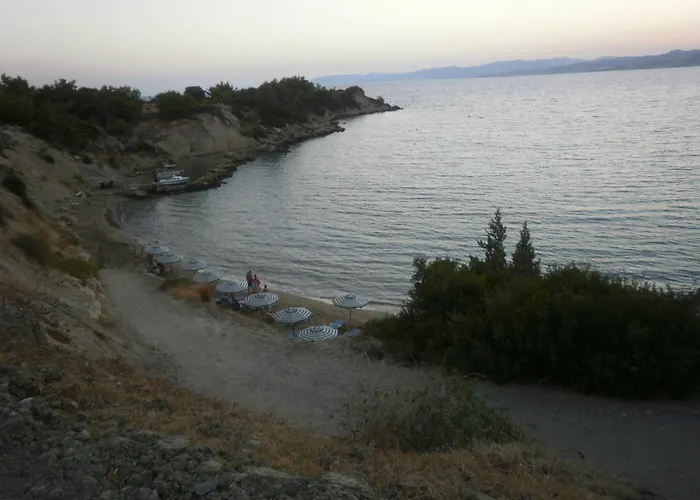 Pefkos Filoxenia 公寓式酒店 4*