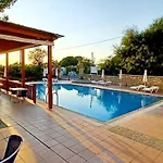 アパートホテル Pefkos Filoxenia 4*