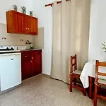 Pefkos Filoxenia 아파트호텔